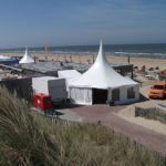 Tijdelijke stroomvoorziening op het strand van Zandvoort